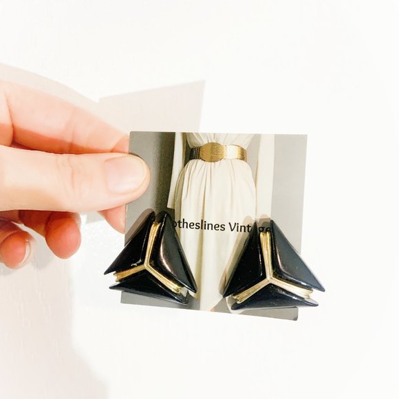 Vintage CURATED BUNDLE OF COSTUME JEWELLERY in Shades of Gold, Cream and Black - Picture 10 of 12